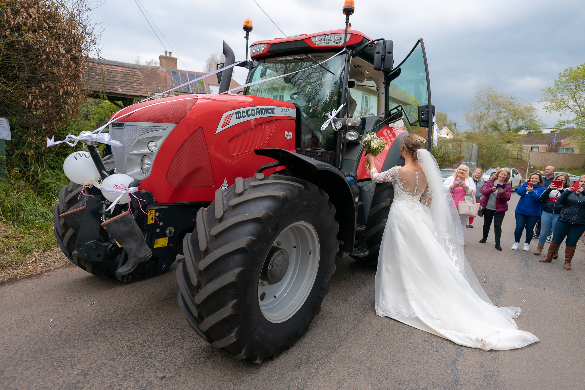 The wedding vechile, a tractor :-) 
